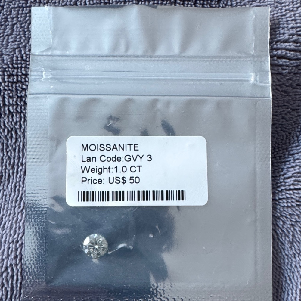 New 1.0ct loose moissanite gemstone
